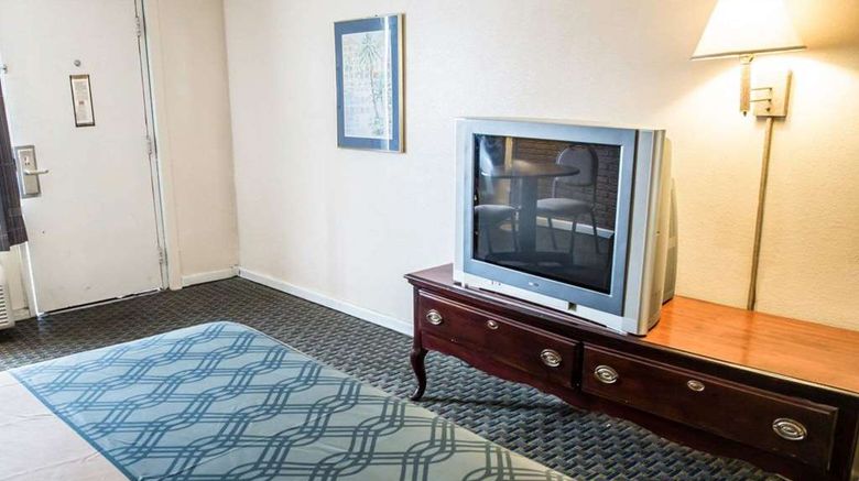 <b>Rodeway Inn & Suites Wilmington Room</b>. Images powered by <a href="https://iceportal.shijigroup.com/" title="IcePortal" target="_blank">IcePortal</a>.