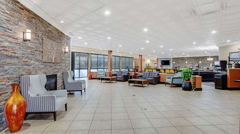<b>Clarion Inn Airport Lobby</b>. Images powered by <a href="https://iceportal.shijigroup.com/" title="IcePortal" target="_blank">IcePortal</a>.