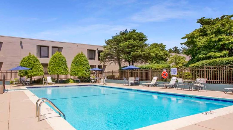 <b>Clarion Inn Airport Pool</b>. Images powered by <a href="https://iceportal.shijigroup.com/" title="IcePortal" target="_blank">IcePortal</a>.