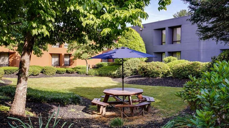 <b>Clarion Inn Airport Pool</b>. Images powered by <a href="https://iceportal.shijigroup.com/" title="IcePortal" target="_blank">IcePortal</a>.
