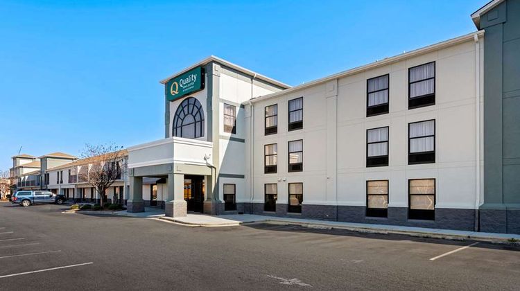 Quality Inn and Suites Exterior