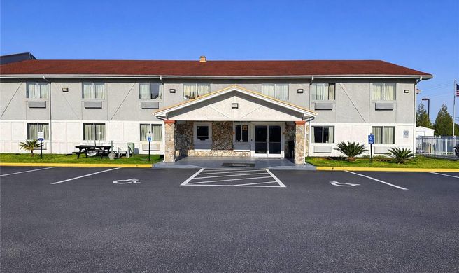 Rodeway Inn & Suites/Camp Lejeune Area Exterior