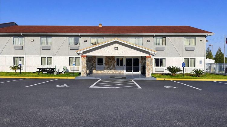 Rodeway Inn & Suites/Camp Lejeune Area Exterior