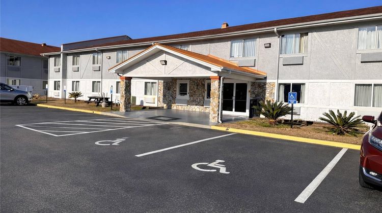 Rodeway Inn & Suites/Camp Lejeune Area Exterior