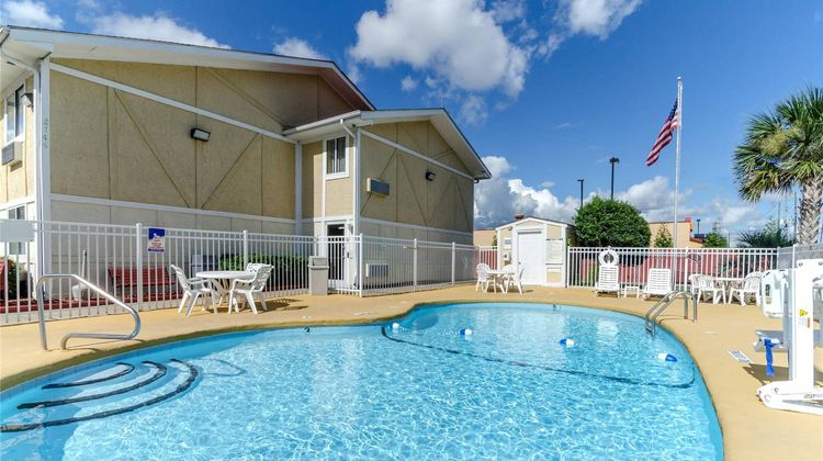 Rodeway Inn & Suites/Camp Lejeune Area Pool