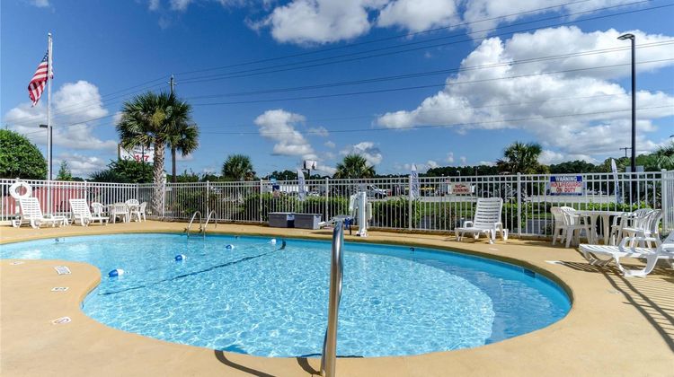 Rodeway Inn & Suites/Camp Lejeune Area Pool