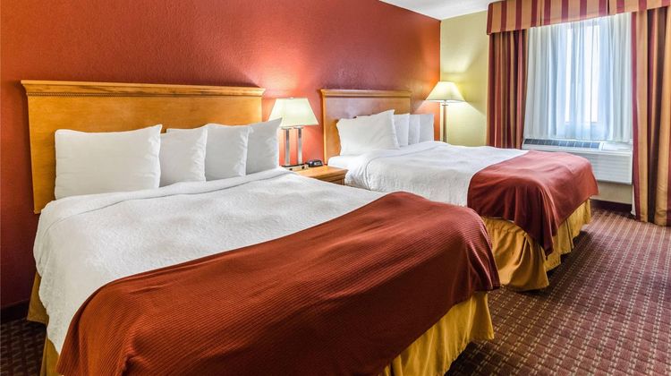 Rodeway Inn & Suites/Camp Lejeune Area Room
