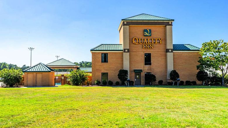 <b>Quality Inn Exterior</b>. Images powered by <a href="https://iceportal.shijigroup.com/" title="IcePortal" target="_blank">IcePortal</a>.
