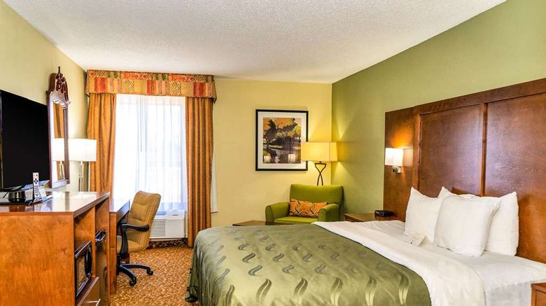 <b>Quality Inn Room</b>. Images powered by <a href="https://iceportal.shijigroup.com/" title="IcePortal" target="_blank">IcePortal</a>.