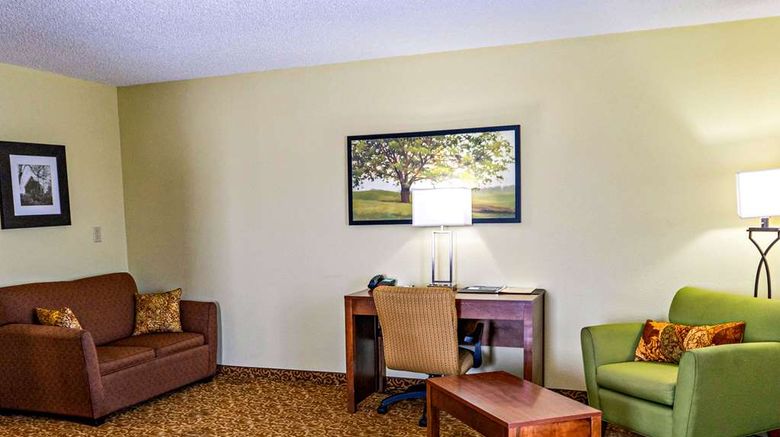 <b>Quality Inn Suite</b>. Images powered by <a href="https://iceportal.shijigroup.com/" title="IcePortal" target="_blank">IcePortal</a>.