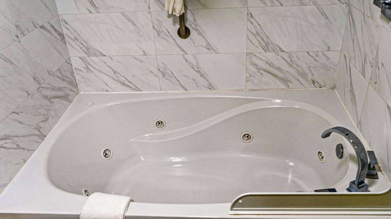 <b>Quality Inn Suite</b>. Images powered by <a href="https://iceportal.shijigroup.com/" title="IcePortal" target="_blank">IcePortal</a>.