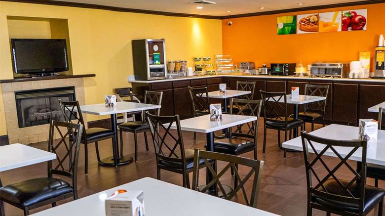<b>Quality Inn Restaurant</b>. Images powered by <a href="https://iceportal.shijigroup.com/" title="IcePortal" target="_blank">IcePortal</a>.