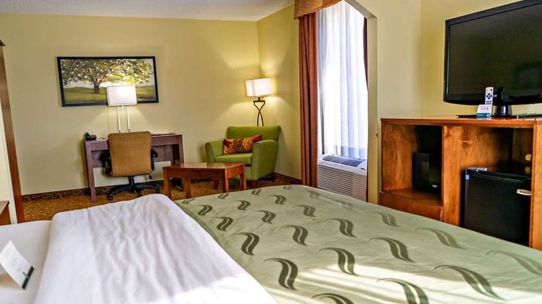 <b>Quality Inn Suite</b>. Images powered by <a href="https://iceportal.shijigroup.com/" title="IcePortal" target="_blank">IcePortal</a>.