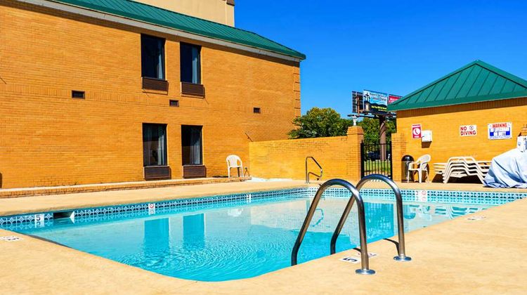 Quality Inn Pool