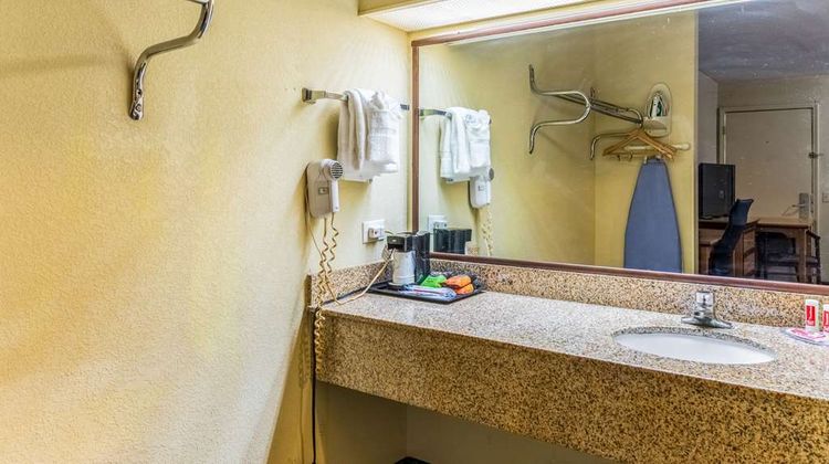 Econo Lodge Whiteville Room