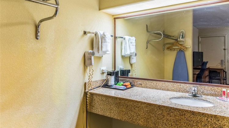 Econo Lodge Whiteville Room