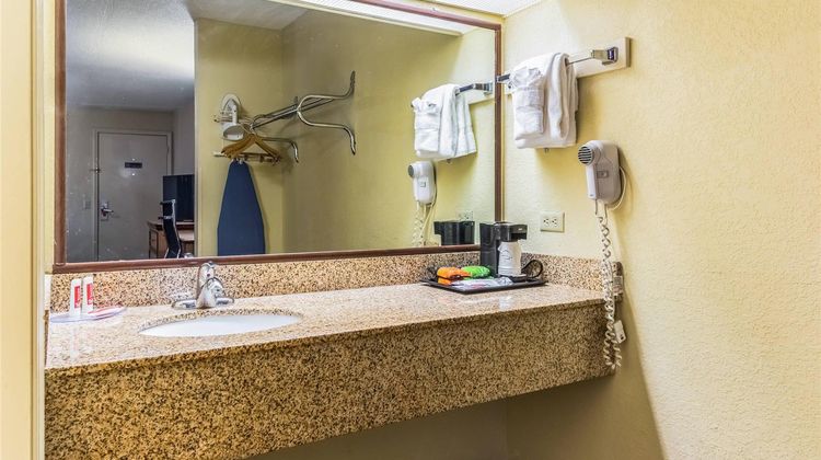 Econo Lodge Whiteville Room
