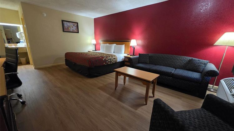 Econo Lodge Whiteville Suite