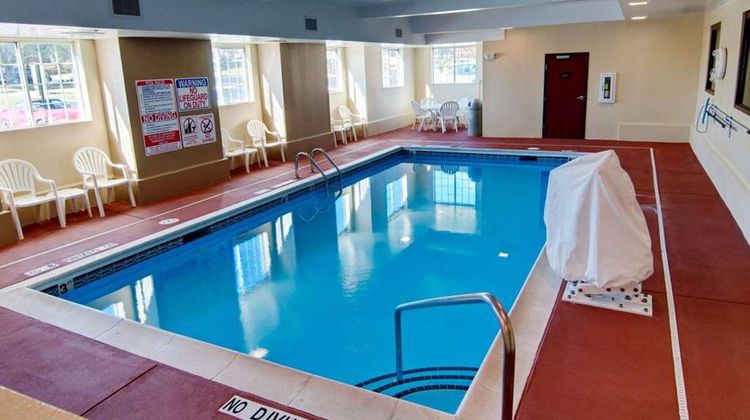 Comfort Inn Mount Airy Pool