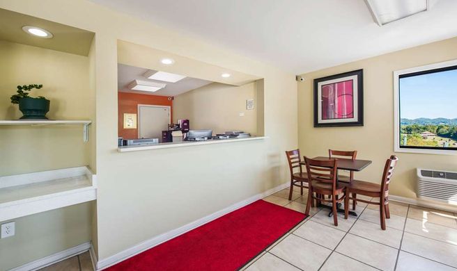Econo Lodge Waynesville Lobby