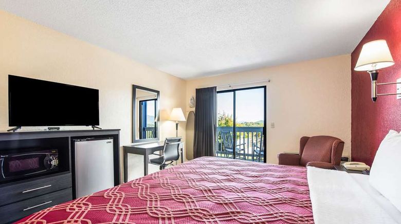 <b>Econo Lodge Waynesville Room</b>. Images powered by <a href="https://iceportal.shijigroup.com/" title="IcePortal" target="_blank">IcePortal</a>.