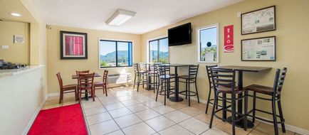 Econo Lodge Waynesville Lobby