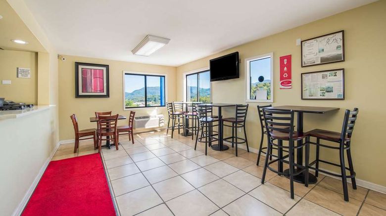 <b>Econo Lodge Waynesville Lobby</b>. Images powered by <a href="https://iceportal.shijigroup.com/" title="IcePortal" target="_blank">IcePortal</a>.