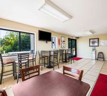 Econo Lodge Waynesville Lobby