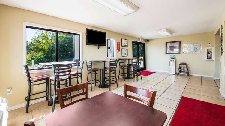 Econo Lodge Waynesville Lobby