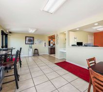 Econo Lodge Waynesville Lobby
