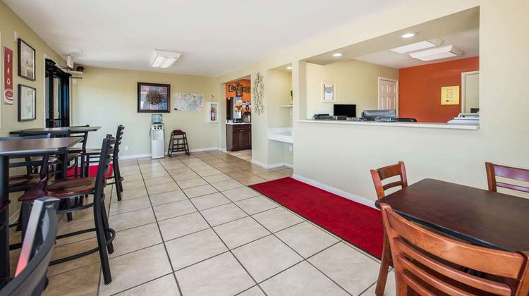 Econo Lodge Waynesville Lobby