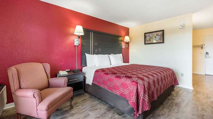 Econo Lodge Waynesville Room