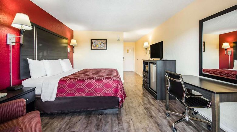 <b>Econo Lodge Waynesville Room</b>. Images powered by <a href="https://iceportal.shijigroup.com/" title="IcePortal" target="_blank">IcePortal</a>.
