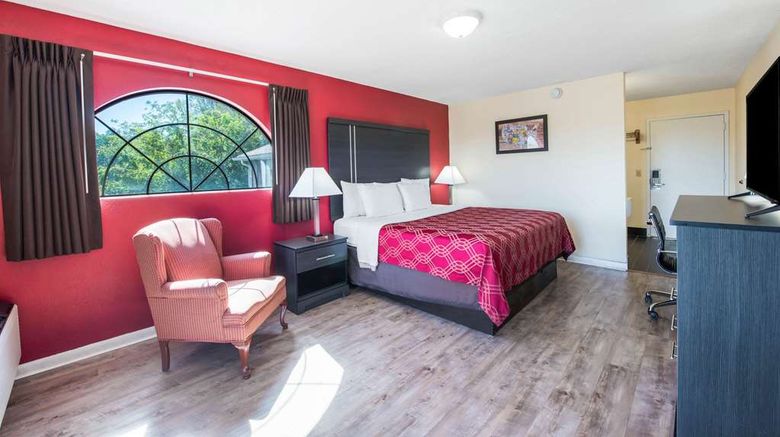 <b>Econo Lodge Waynesville Room</b>. Images powered by <a href="https://iceportal.shijigroup.com/" title="IcePortal" target="_blank">IcePortal</a>.