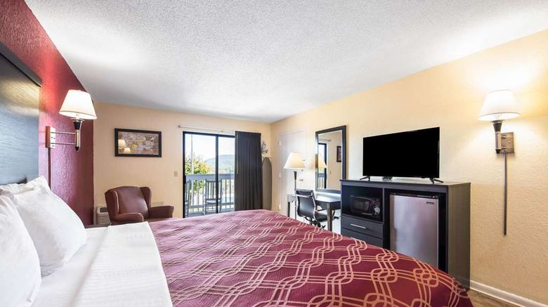 <b>Econo Lodge Waynesville Room</b>. Images powered by <a href="https://iceportal.shijigroup.com/" title="IcePortal" target="_blank">IcePortal</a>.