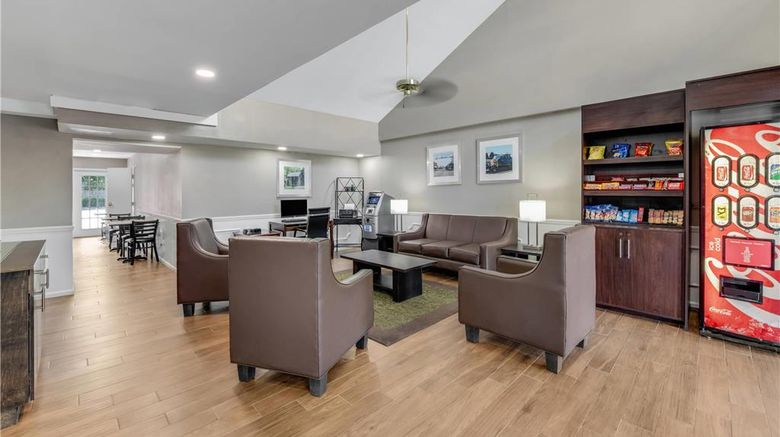 <b>Quality Inn Laurinburg Lobby</b>. Images powered by <a href="https://iceportal.shijigroup.com/" title="IcePortal" target="_blank">IcePortal</a>.