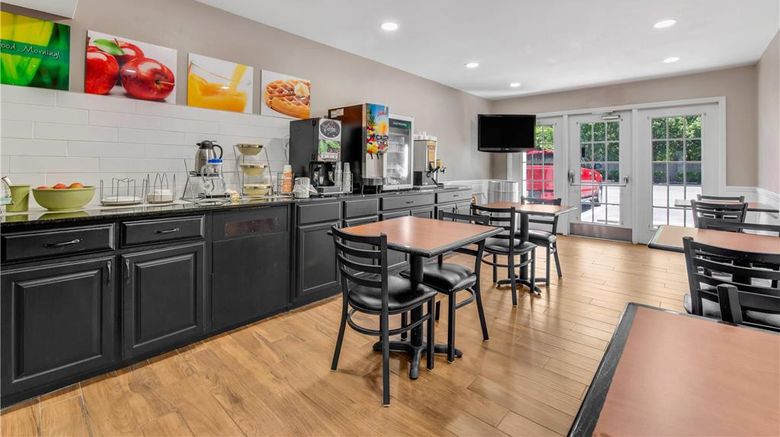 <b>Quality Inn Laurinburg Restaurant</b>. Images powered by <a href="https://iceportal.shijigroup.com/" title="IcePortal" target="_blank">IcePortal</a>.