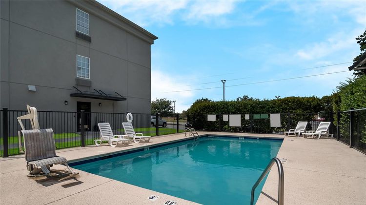 Quality Inn Goldsboro Pool