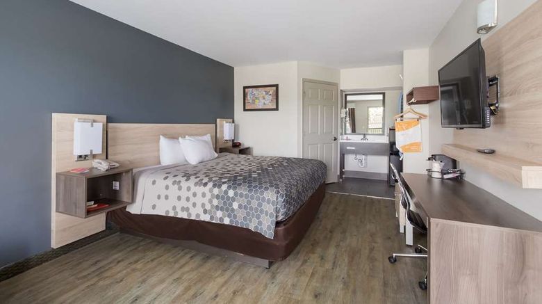 <b>Econo Lodge Greenville Room</b>. Images powered by <a href="https://iceportal.shijigroup.com/" title="IcePortal" target="_blank">IcePortal</a>.