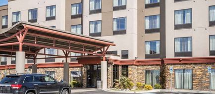 Comfort Suites Exterior