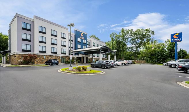 Comfort Suites Exterior