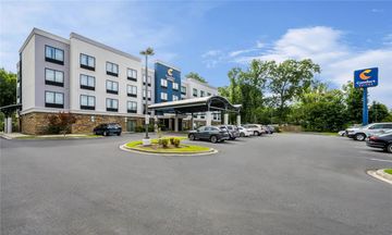 Comfort Suites