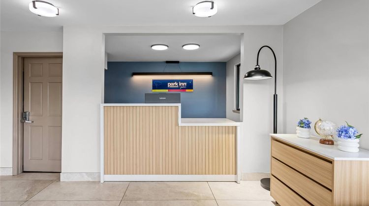 Park Inn by Radisson, Roanoke Rapids Lobby