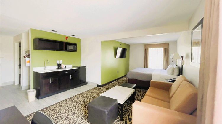 Quality Inn & Suites Clemmons I-40 Suite