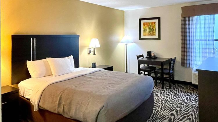 Quality Inn & Suites Clemmons I-40 Room