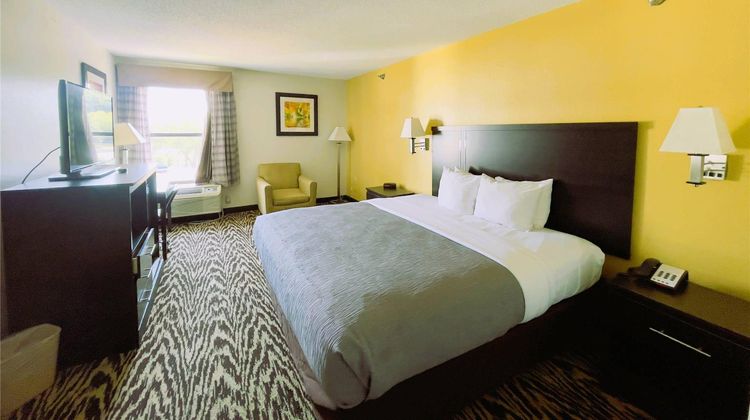 Quality Inn & Suites Clemmons I-40 Room