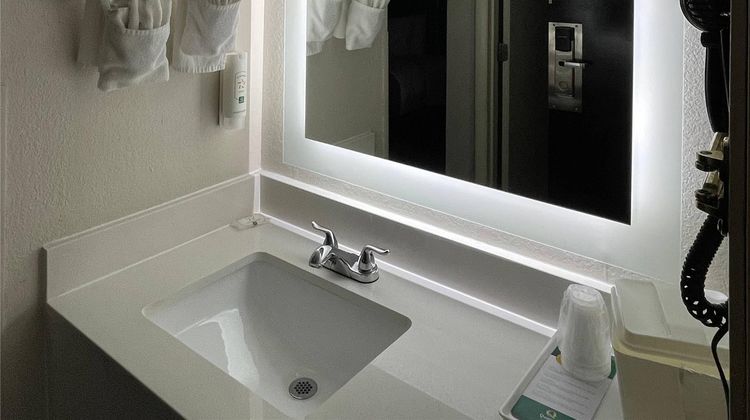 Quality Inn & Suites Clemmons I-40 Room