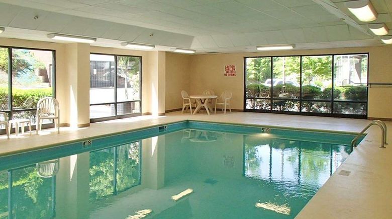 <b>Quality Inn & Suites University Pool</b>. Images powered by <a href="https://iceportal.shijigroup.com/" title="IcePortal" target="_blank">IcePortal</a>.