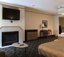 Quality Inn & Suites University Room