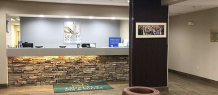 Quality Inn & Suites University Lobby